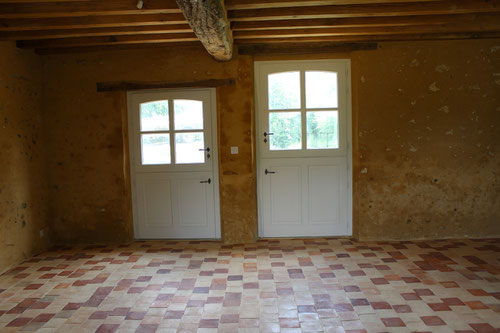Portes fermières bois, poignées en acier patiné (photo)