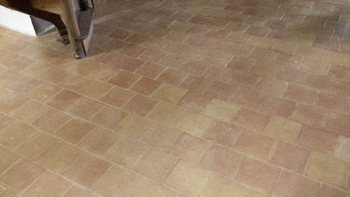 Carreaux de terre cuite neufs cirés lustrés, terre cuite de Raujolles (photo)