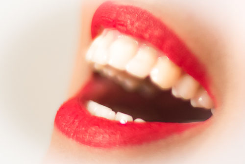 Kosmetische peroxidfreie Zahnaufhellung im Kosmetikstudio Dubai Beauty in Chemnitz