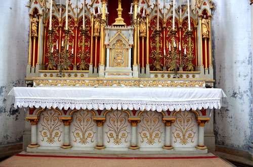 Autel de l'église du Quesnel par les frères Duthoit