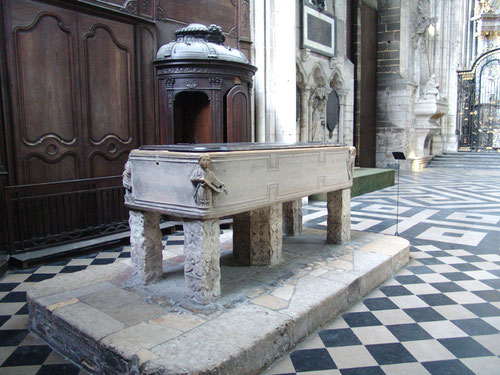 La cuve baptismale de la cathédrale d'Amiens