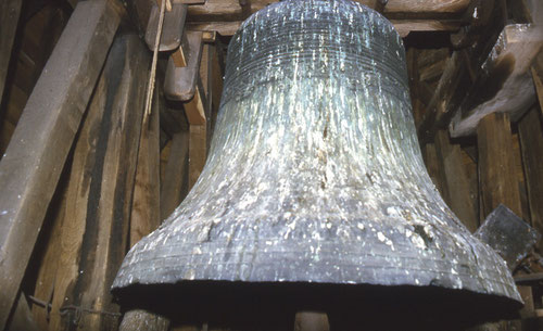 La cloche Jeanne d'Auxi, au Beffroi de Doullens: la cloche aux pigeons