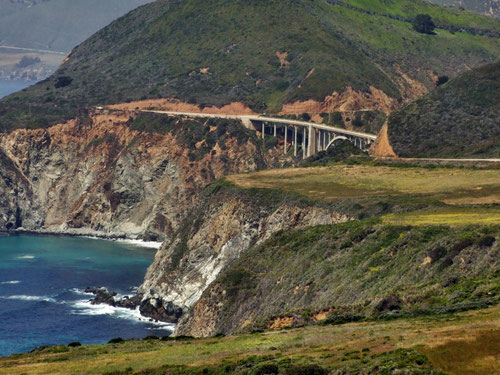 Blick vom Hurricane Point zur Bixby Bridge