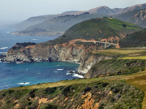 Blick vom Hurricane Point zur Bixby Bridge