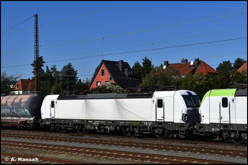 Als Wagenlok läuft 193 617-8 am 30.09.2025 hinter 193 786-1 durch Leipzig-Wiederitzsch mit
