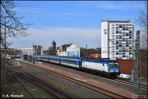 193 687-1 ist am 07. April 2023 mit dem umgeleiteten EC 459 (Zürich - Prag) am Hp Chemnitz-Süd zu sehen