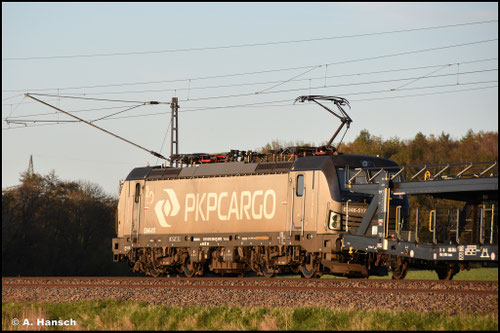 Notschuss auf 370 030-6, die am 28. April 2026 einen Autoleerzug durch Chemnitz-Furth gen Norden zieht