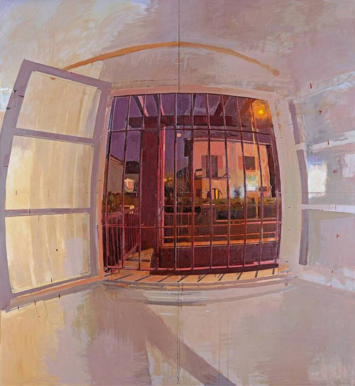 Antonio López, la Ventana de Noche,Óleo sobre tabla.2013-15, cuadro inacabado, donde una violenta perspectiva curvilíne o de "ojo de pez" a través de una ventana enrejada crea luces y sombras artificiales creando un fuerte contraste expresivo y misterioso