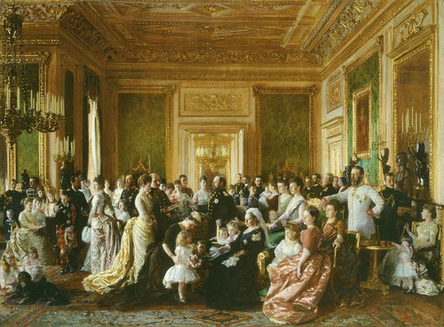Laurits Regner Tuxen, la familia de la Reina Victoria en el Castillo de Windsor, 1887. öleo sobre lienzo 165x226cm. Royal Collection Trust. Primer nombre por su abuela Victoria y segundo por su madrina la emperatriz Eugenia de Montijo. Nació en Balmoral .