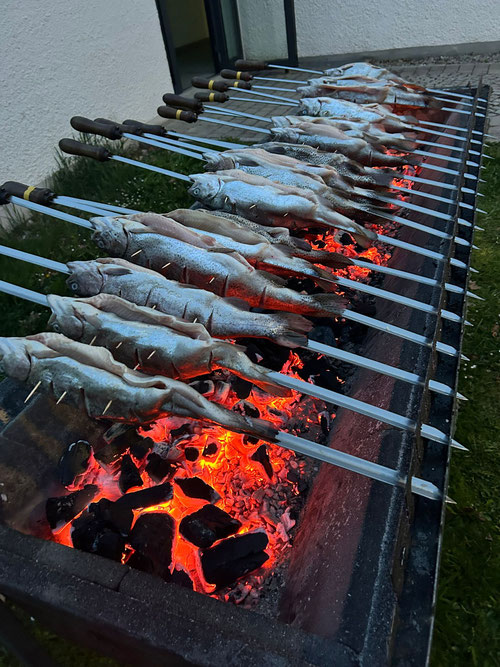 Traditionelle Karfreitagsübung der Atemschutzgruppe mit anschließendem Fischessen - zubereitet von Sauerborn Franz (Foto: FF Steinach)