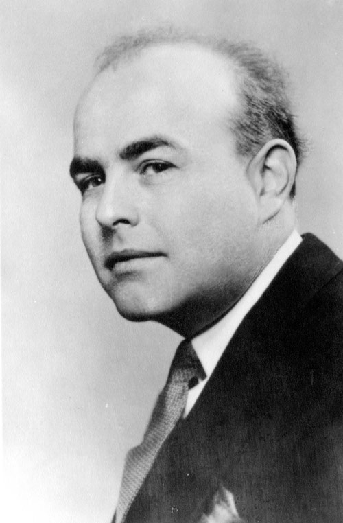1932