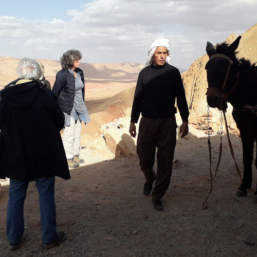 Le muletier qui aidera et préparera la cuisine.Maison dAbdou.