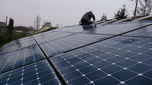 am Bau der 6.57 kWp Sunpower
