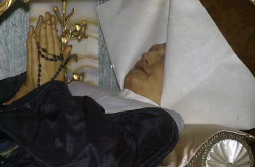 Cuerpo incorrupto de santa Catalina Labouré, vidente de Nuestra Señora de los Milagros.