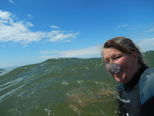 Die Fotografin Antje Vollmer bei den Wasseraufnahmen in St. Peter Ording