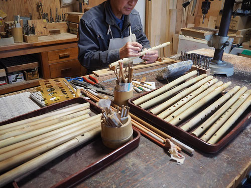 オリジナル横笛製作中～指孔あけ～真竹製横笛A管　祭笛　小龍製作中