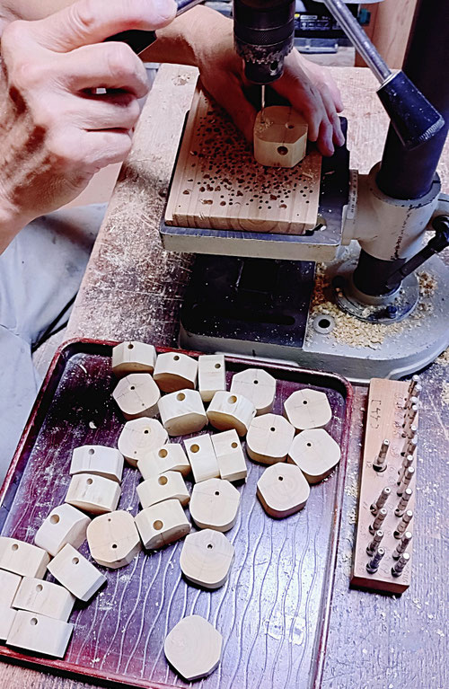 サンバホイッスル製作中～穴あけ作業～