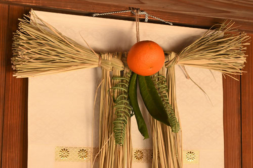 注連飾りの葉っぱ,何,ゆずり葉