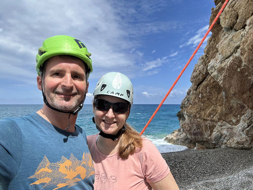 Alleine in Capo Calavã: Sonne, Meer & Fels