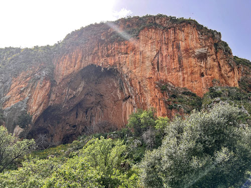 Die mächtige Grotta del Sughero.