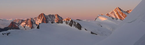 Abendstimmung. Der Ausblick von der Mönchsjochhütte (3657m)