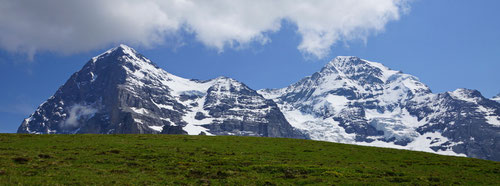 Eiger (3'970 m) und Mönch (4'107m).