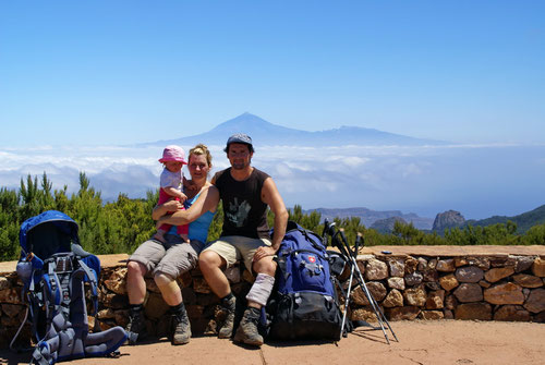 Auf dem Garajonay, mit seinen 1487 Meter der höchste Berg auf La Gomera. Im Hintergrund sieht man Teneriffa mit dem 3718 m hohen Teide.