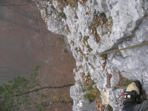 Blick hinunter vom Stand der zweiten Seillänge