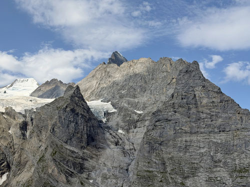 2026/07: Blick über den Ostegggrat zur Eigerspitze. Links dahinter der Mönch (CH/BE)