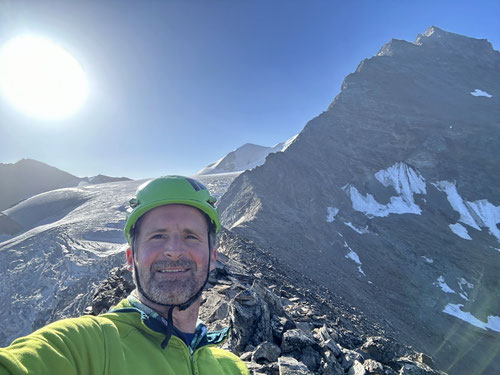 Beim Galenjoch. Im Hintergrund der lange Nordgrat des Dirruhorns.