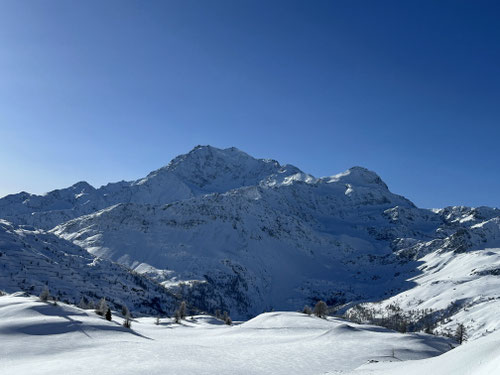 2025/02: Blick auf das Bergmassiv des Fletschhorns (CH/VS)