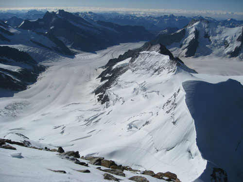 Grandiose Rundumaussicht auf dem Gipfel