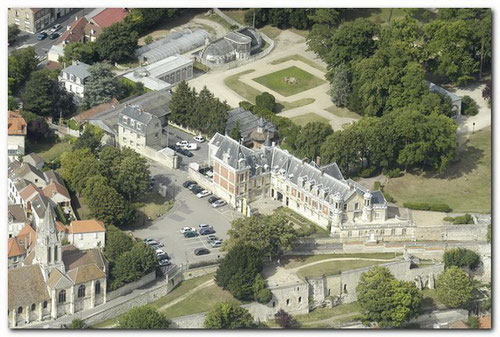 Lieu de la manifestation les 8 et 9 juin 2024 Vill'Art avec son Marché régional de l'Art dans le parc du château du Prieuré un endroit magique où nous vous y attendrons....Arts et Artistes 06 14 28 56 21