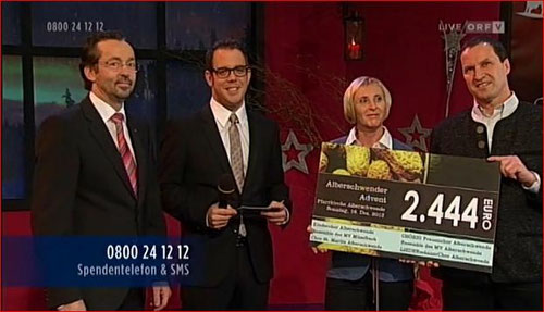 (c) ORF - 24.12.2012 Spendenübergabe (Reinerlös vom Konzert am 16.12.2012) Richard Berchtold (LIEDERmännerChor), ORF-Mod, Breznik David, Gerda Berchtold (Chörig), Edwin Mennel (Chor St. Martin)