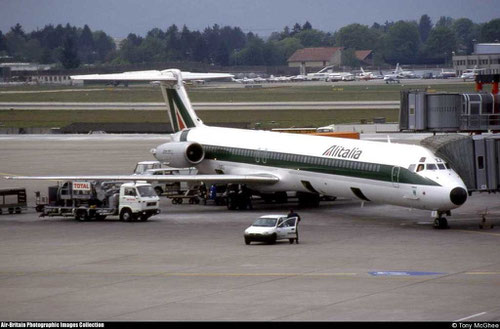 McDonnell Douglas MD-82 der Alitalia/Courtesy: Tony McGhee