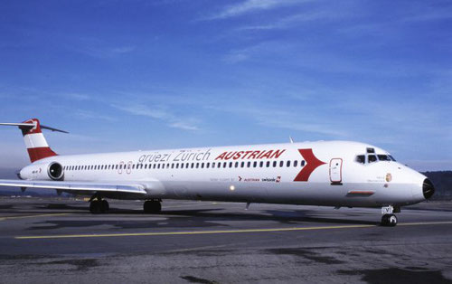 Komfortabler Shuttle - die MD-81 OE-LDV/Courtesy: Swissair