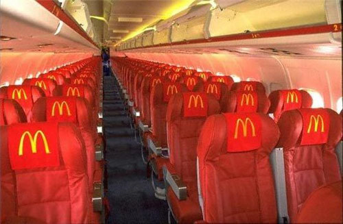 161 Sitzplätze, ganz auf "McDonald´s" abgestimmt/Courtesy: Crossair