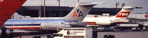 Zwei MD-80 der American und TWA/Zeitungsausschnitt