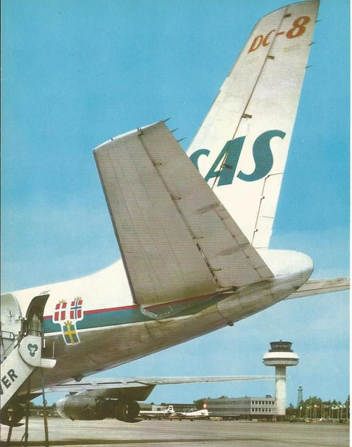 Postkarte mit einer SAS DC-8 auf dem Flughafen Hannover