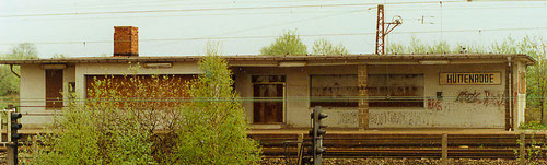 "Bahnhofsgebäude" Hüttenrode 1999, mittlerweile abgerissen (Aufnahme: Hartmut Weidemann, Berlin))