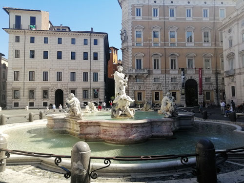 В Риме очень красивые фонтаны, особенно на площади Навона