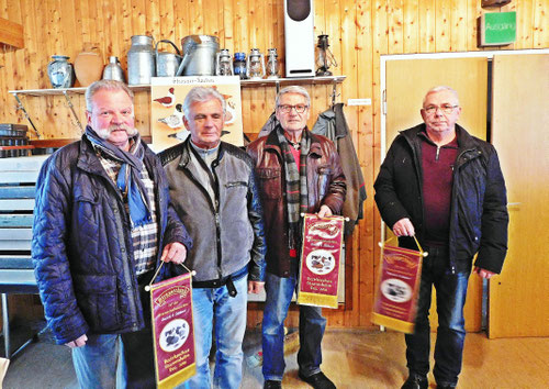 Die glücklichen Gewinner mit Zuchtwart und Sonderrichter A.Mages