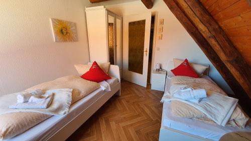 Zeibettzimmer li