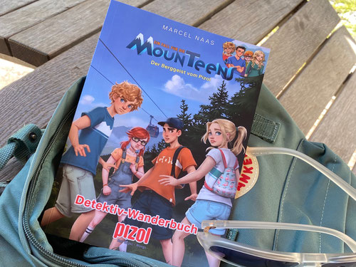 Bei der Talstation dürft ihr nicht vergessen das MounTeens Wanderbüchlein zu kaufen, denn dieses begleitet euch durch den gesamten Weg.