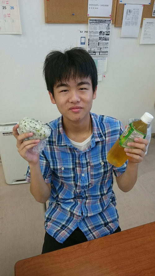 高1すずぴー。すずぴーのおにぎりはでかさはKJでも有名な話(^^)