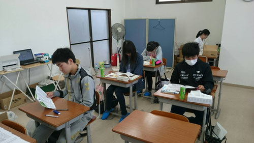9:00休憩後学習再スタート。今日は河原塾超から秘密の学習法を伝授。この学習法があれば無駄なく勉強が進みますね。