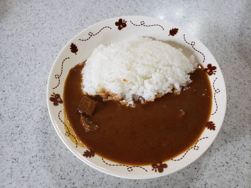 お皿に盛り付けて完成!!あっという間。味は、、、美味しい!!!牛肉もやわらかいし、余計な具が入ってなくていたってシンプル!!あっという間に食べ終わってしまいました。