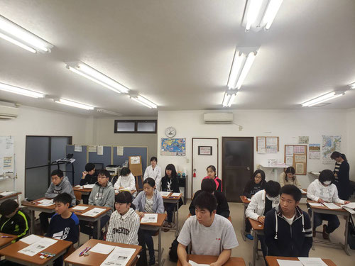 10/22、河原総長のBigMini講義が行われ、にしばジムでも座席が満席になるほどの人に集まっていただきました。ありがとうございました!