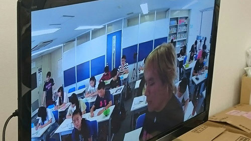 画面越しに河原塾超の呼びかけやアドバイス、学習の指示があり、まるでKJスタディジムにいるような感覚です。