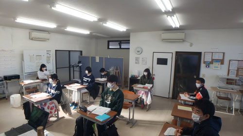 12/31~1/2河原塾恒例となっている合宿特訓。感染症の影響を鑑み、今年も教室に通いながらの『通い合宿特訓』。この合宿では、子供たちの大きな気づきを与えていきます。子供たちの行動を変えるのが大きな目的です。1/2になったときに、子どもたちに大きな変化が。それが毎年楽しみです。今年も間もなく受験を迎えます。合宿で学んだマインドセット(受験心がまえ)で残りの受験勉強をがんばっていきましょう。